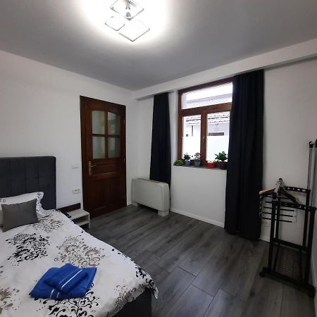 Apartmán House Side By Side Brašov Exteriér fotografie
